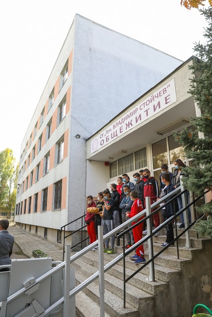 Oткриване на обновената сграда на СУ